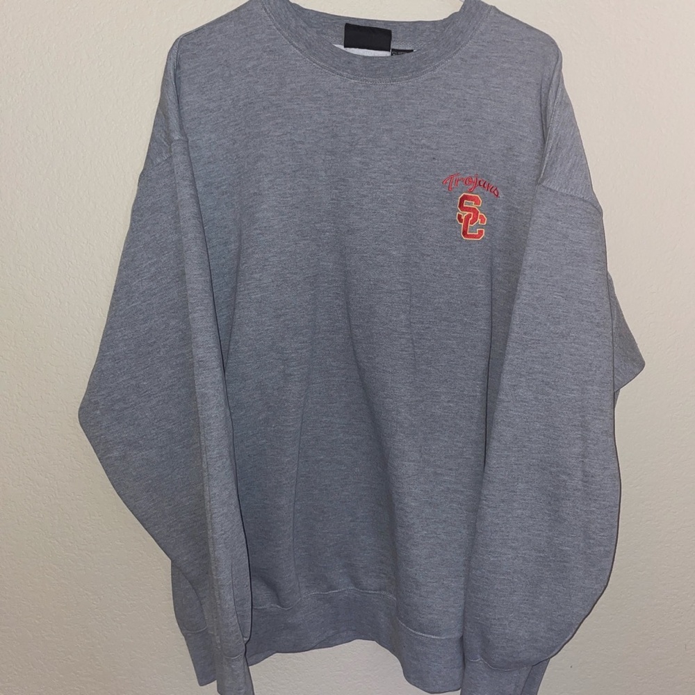 Dad-Styled “USC Trojans” Sweatshirt